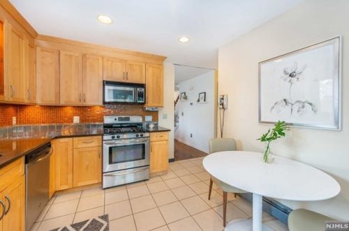 122 Woodside Ave, Ridgewood NJ 07450-5028 exterior