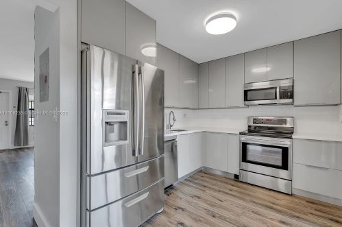 10719 10th St, Hollywood, FL 33026-5915