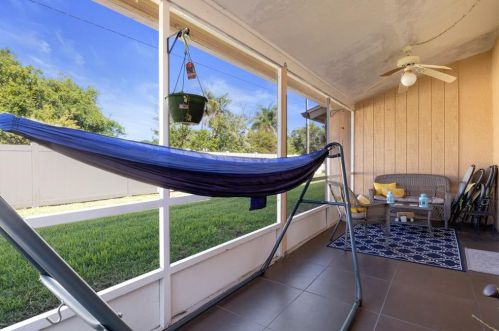 8474 17 Way, Saint Petersburg FL  33702-7235 exterior