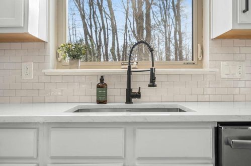 30 Caleb Dr, Danville NH  03819-3016 exterior