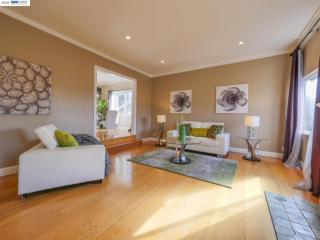 3660 Calafia Ave, Oakland, CA 94605-4942