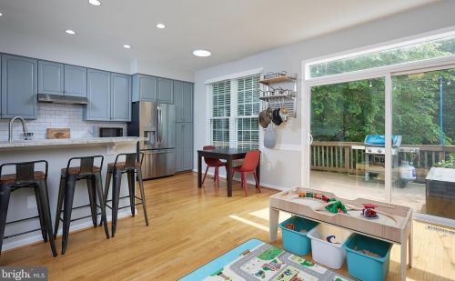 3015 Fallswood Gln Ct, Falls Church VA  22044-2723 exterior