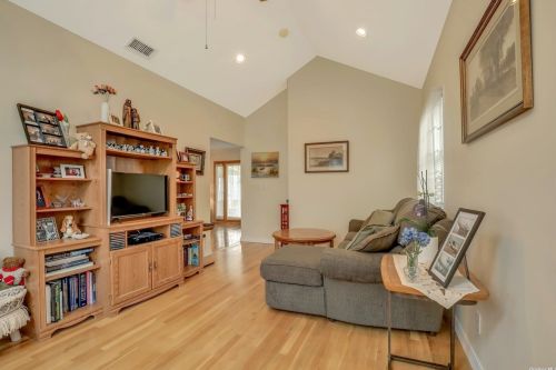 45 Ward St, Westbury NY  11590-2929 exterior