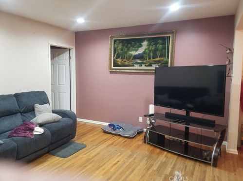 8154 Wakefield Ave, Van Nuys CA  91402-5329 exterior