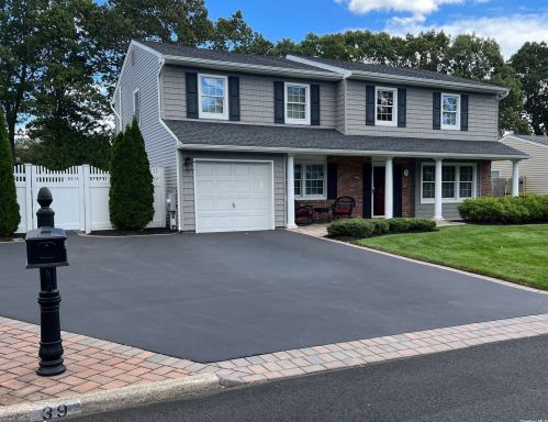 39 Flintridge Dr, Holbrook, NY 11741-2805