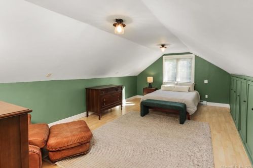 1 Yellow Yellow Cir, Middletown CT  06457-4929 exterior