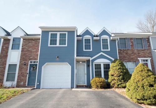 120 Brookfield Dr, Macungie, PA 18062-1131