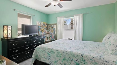 3235 6 Ave, Saint Petersburg FL  33712-1415 exterior