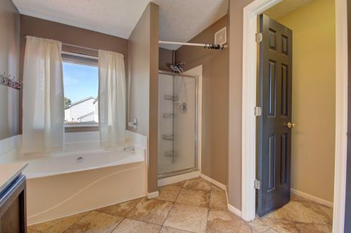 1733 Greatwood Dr, Florence KY  41042-8121 exterior