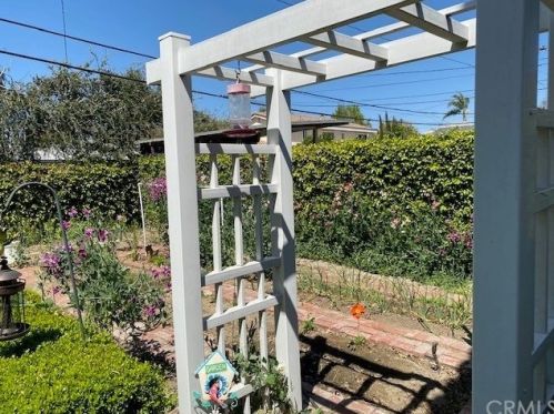 9237 Manzanar Ave, Downey CA  90240-2807 exterior