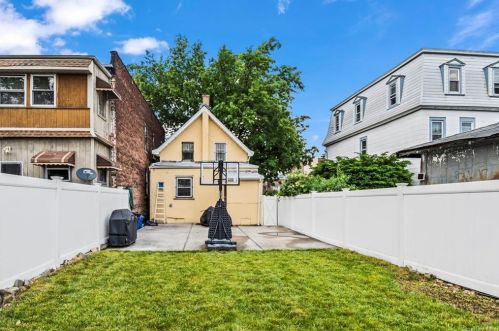 828 226th St, Bronx NY  10466-4419 exterior