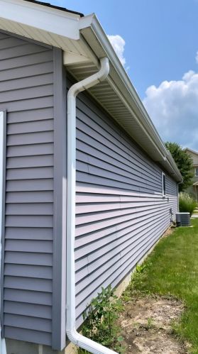 3713 Windslow Dr, Valpo IN  46383-7144 exterior