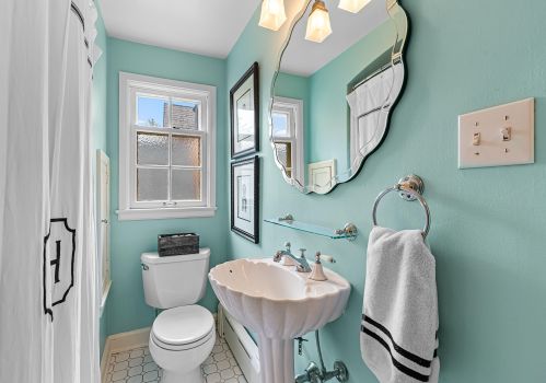 4749 Cramer St, Milwaukee WI 53211-1228 exterior