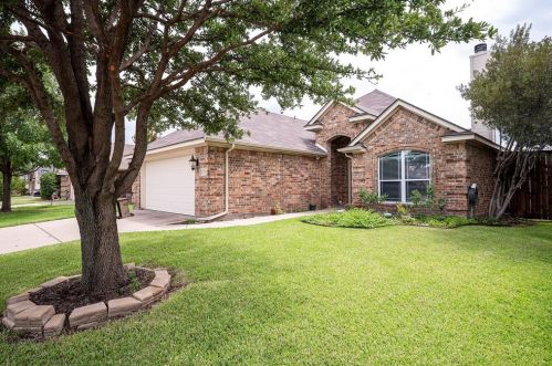 8230 Winter Falls Trl, Hurst, TX 76053-7449