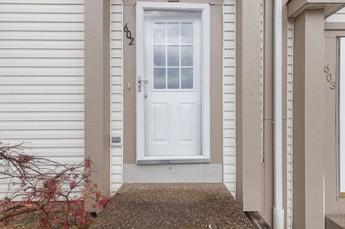 602 Pine Valley Dr, Imperial, PA 15126-9335