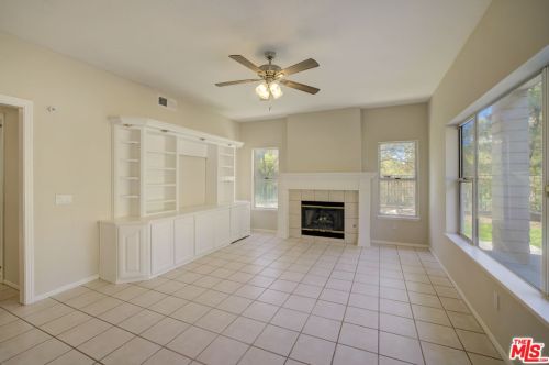 26520 Mistletoe Ct, Santa Clarita CA  91355-3525 exterior