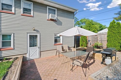 291 Park Dr, Woodbridge NJ  07095-0020 exterior