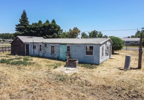 633 Greenway Ave, Turlock CA  95380-6424 exterior