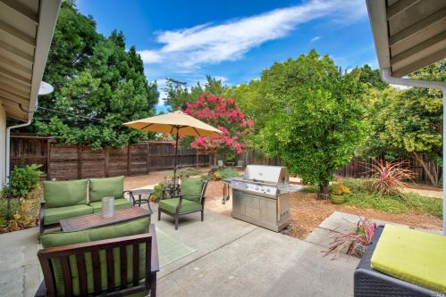 311 Edgewood Dr, Vacaville CA  95688-3602 exterior