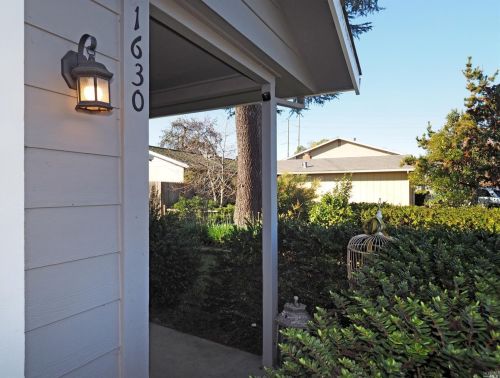 1630 Glenbrook Dr, Santa Rosa, CA 95401-6022