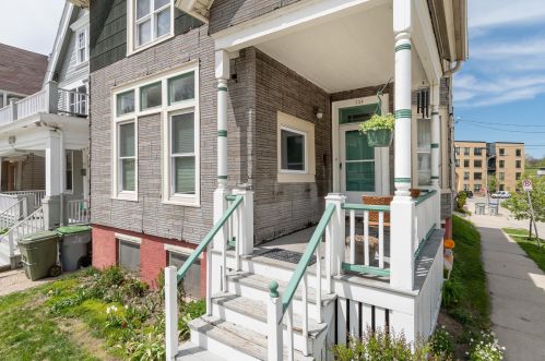 724 Pearson St, Milwaukee, WI 53202-1554