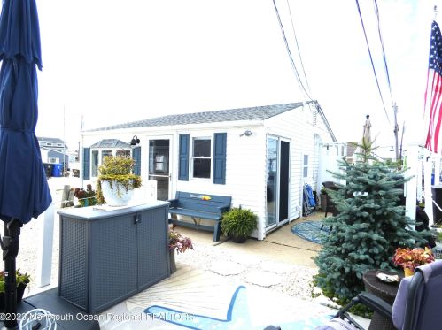 22 Crane Way, Lavallette NJ  08735-1305 exterior