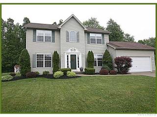 4 Quail Run Ln, Cheektowaga, NY 14086-1442