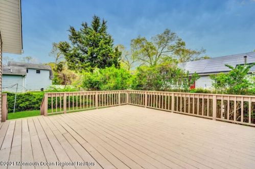 226 Davis Ave, Lacey NJ  08731-3519 exterior