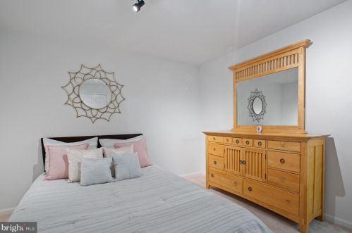 6724 Emmanuel Ct, Gainesville VA  20155-1492 exterior