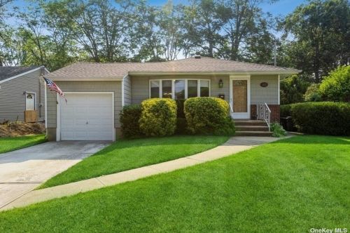 1492 Gaston St, North Wantagh, NY 11793-3027
