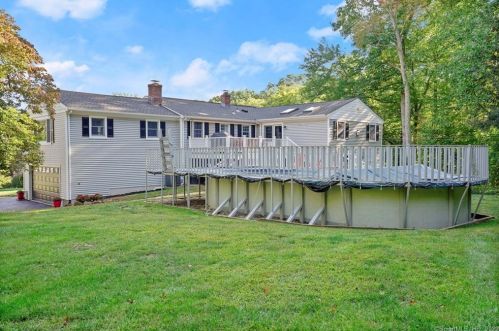 33 Windsor Rd, Huntington CT 06484-5022 exterior