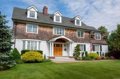 98 Awixa Ave, Bayshore, NY 11706-8802