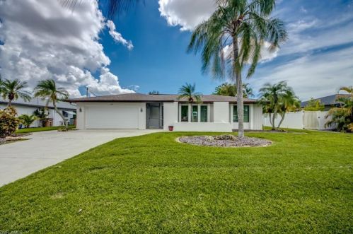 546 33rd Ter, Cape Coral, FL 33904-4918