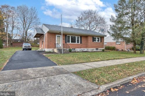 818 Linwood St, Rudytown, PA 17070-1442
