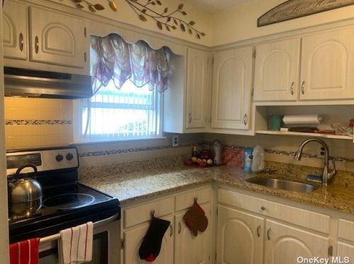 134 24th St, Wheatley Heights NY  11798-2108 exterior