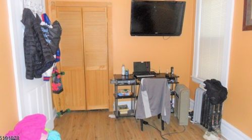 35 Oak Ave, Irvington NJ 07111-3851 exterior