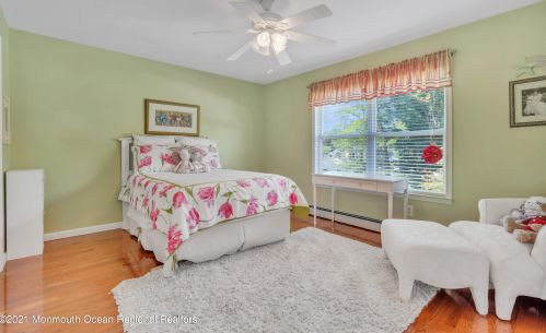 142 Serpentine Dr, Morganville NJ  07751-1400 exterior