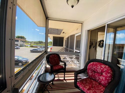 207 Stratford O, West Palm Beach, FL 33417-6748