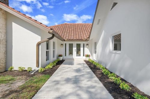 2500 County Barn Rd, Naples FL  34112-7416 exterior