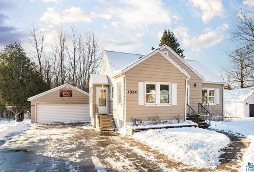 1524 Anderson Rd, Duluth, MN 55811-5424