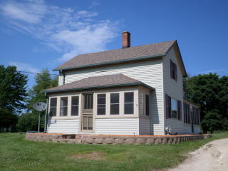 530 Riverside Dr, Saukville, WI 53080-1730