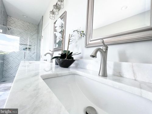 1010 15th St, Washington DC  20003-3213 exterior