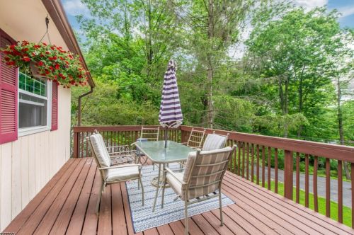 13 Harbor View Dr, Andover NJ  07821-4022 exterior