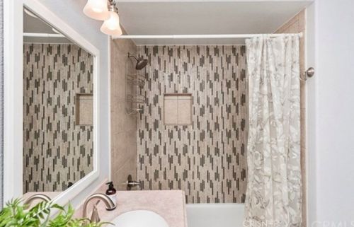 23037 Weymouth Pl, Santa Clarita CA  91354-2040 exterior