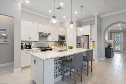 2770 Aviamar Cir, Naples FL 34114-9759 exterior