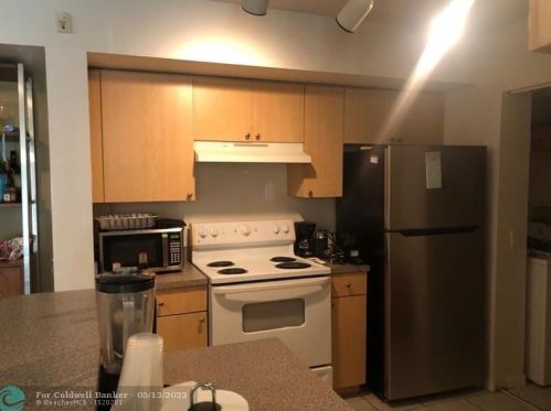 903 Villa Cir, Boynton Beach, FL 33435-8921