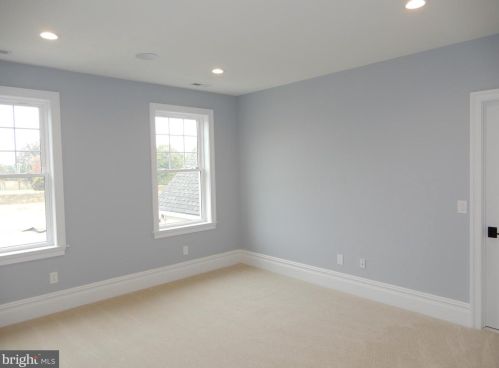 650 Holland Rd, Southampton PA 18966-1819 exterior