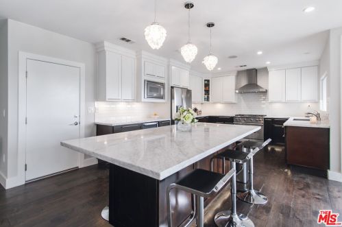 3200 Wrightwood Dr, North Hollywood CA  91604-3936 exterior