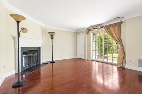 279 Kingbird Ct, Three Bridges NJ  08887-2129 exterior
