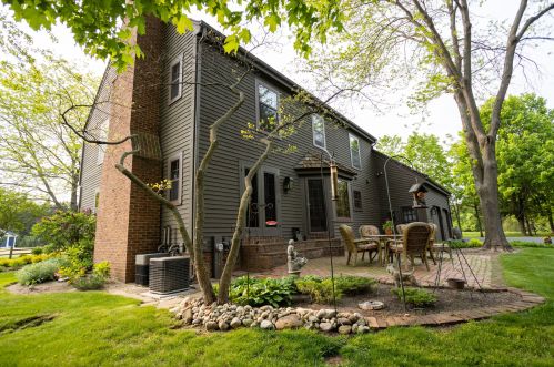 35197 Genesee Lake Rd, Oconomowoc, WI 53066-9203